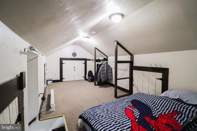8 CARLISLE ST, New Oxford, PA 17350