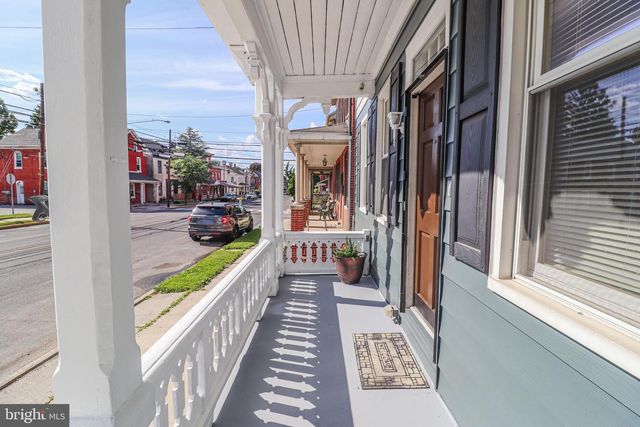 8 CARLISLE ST, New Oxford, PA 17350