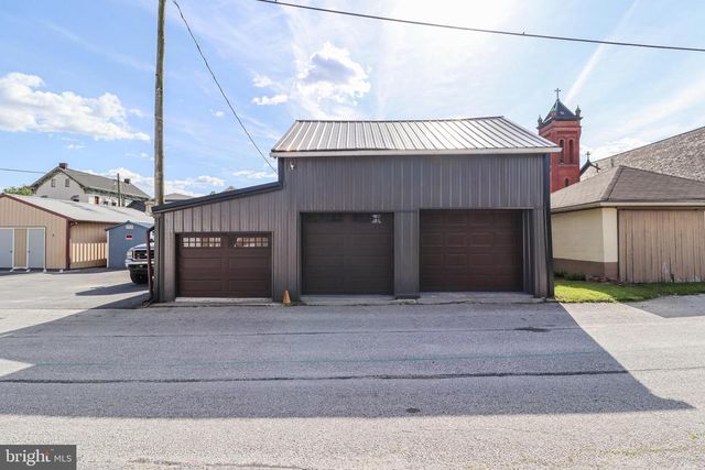 8 CARLISLE ST, New Oxford, PA 17350