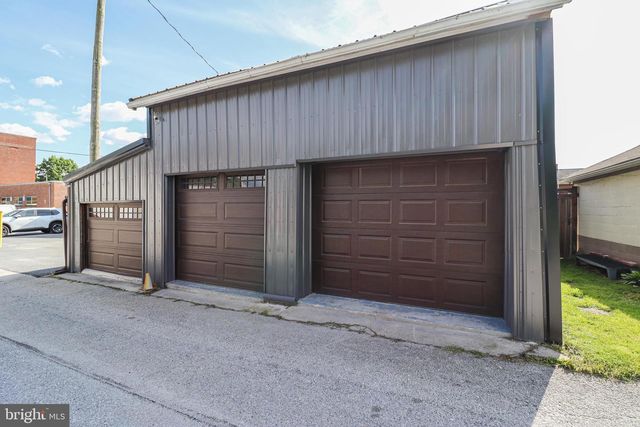 8 CARLISLE ST, New Oxford, PA 17350
