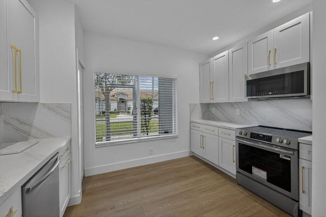 4243 SW 10th Court, Deerfield Beach, FL 33442