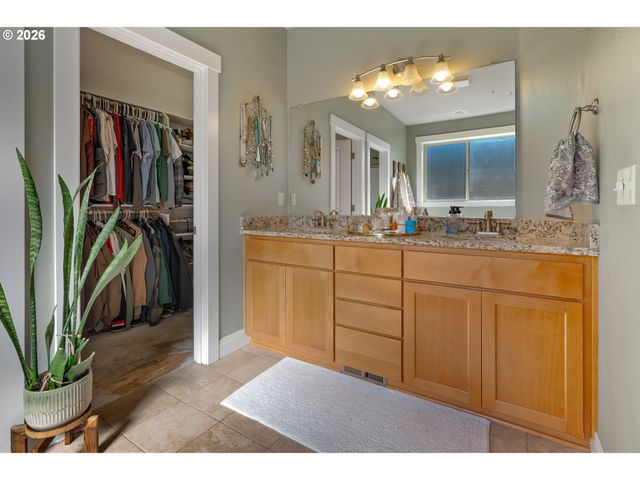60240 WAPITI Dr, St Helens, OR 97051