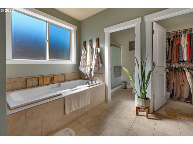 60240 WAPITI Dr, St Helens, OR 97051