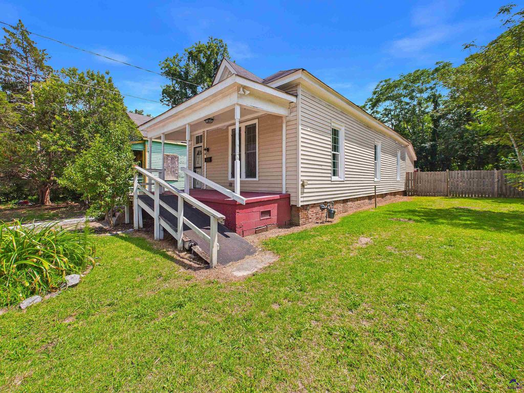 823 Elm Street, Macon, GA 31201