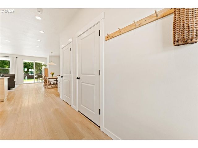 207 W OAK St, Yacolt, WA 98675