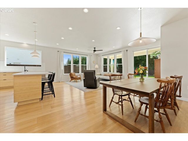 207 W OAK St, Yacolt, WA 98675