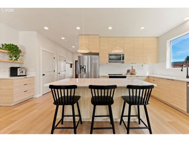 207 W OAK St, Yacolt, WA 98675