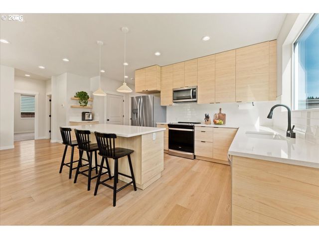 207 W OAK St, Yacolt, WA 98675