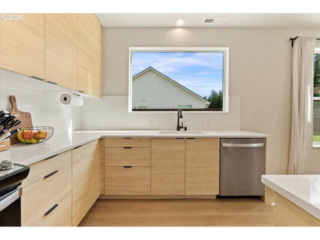207 W OAK St, Yacolt, WA 98675