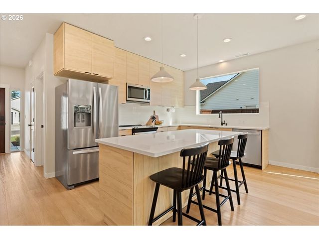 207 W OAK St, Yacolt, WA 98675