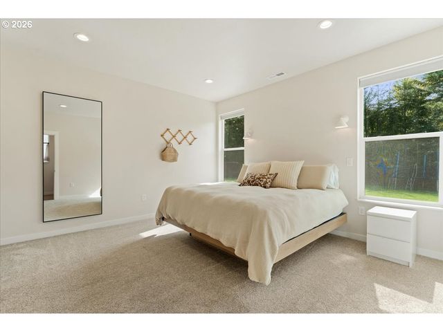 207 W OAK St, Yacolt, WA 98675