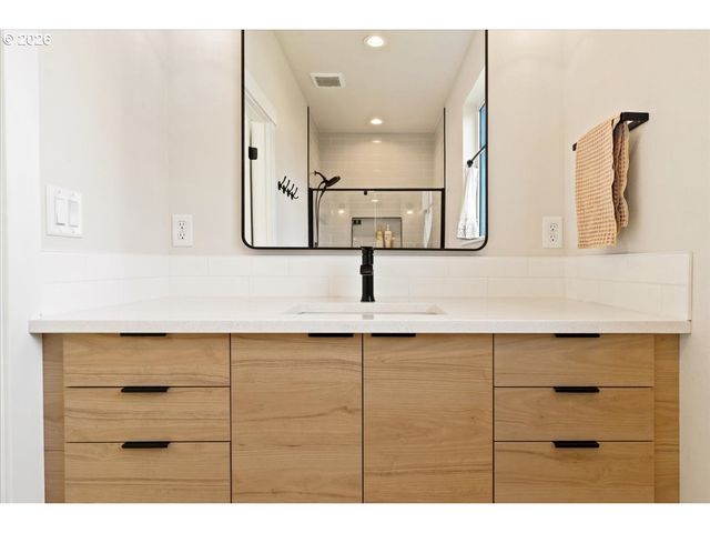 207 W OAK St, Yacolt, WA 98675