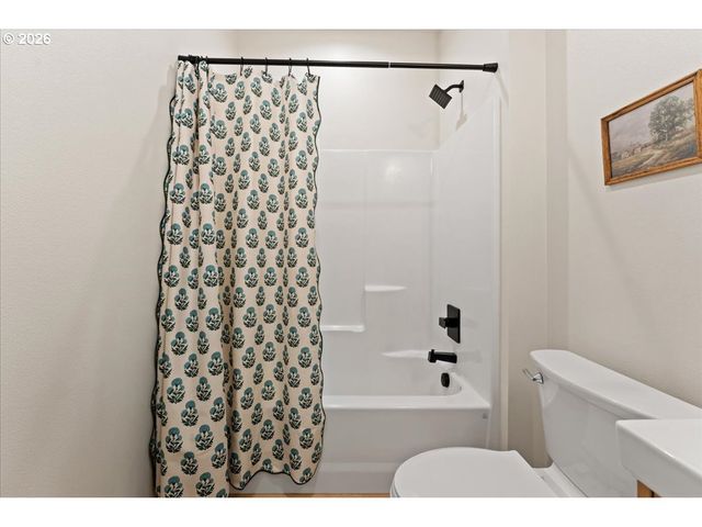 207 W OAK St, Yacolt, WA 98675
