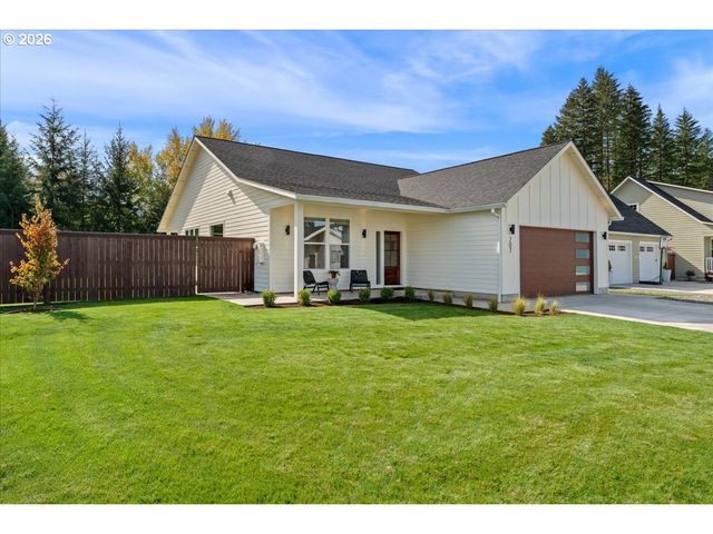 207 W OAK St, Yacolt, WA 98675
