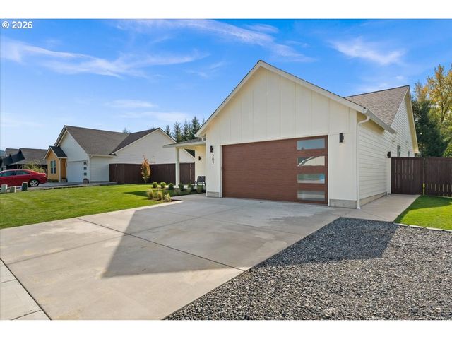 207 W OAK St, Yacolt, WA 98675