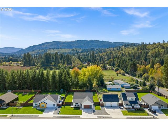 207 W OAK St, Yacolt, WA 98675