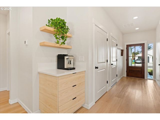 207 W OAK St, Yacolt, WA 98675