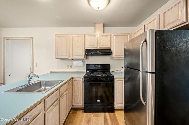 6137 Dallas LN, Bonners Ferry, ID 83805