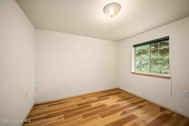 6137 Dallas LN, Bonners Ferry, ID 83805