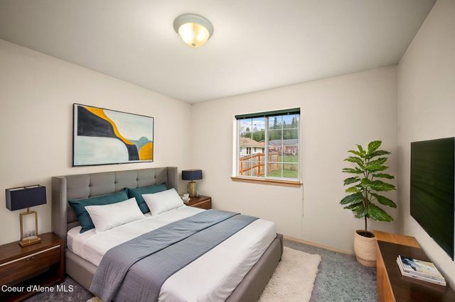 6137 Dallas LN, Bonners Ferry, ID 83805