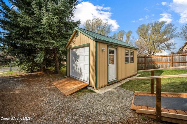 6137 Dallas LN, Bonners Ferry, ID 83805