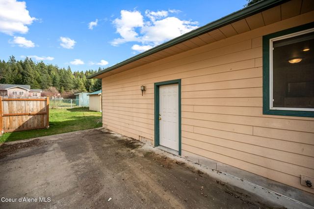 6137 Dallas LN, Bonners Ferry, ID 83805