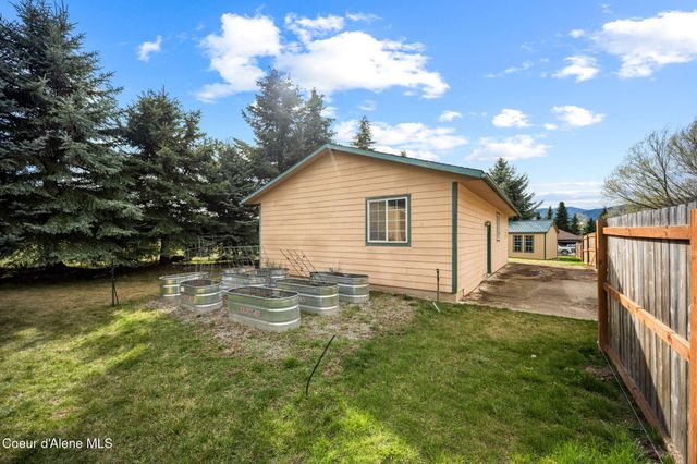 6137 Dallas LN, Bonners Ferry, ID 83805