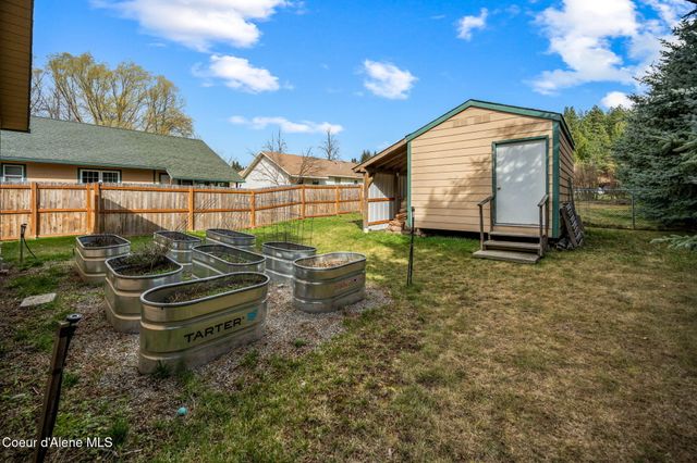 6137 Dallas LN, Bonners Ferry, ID 83805