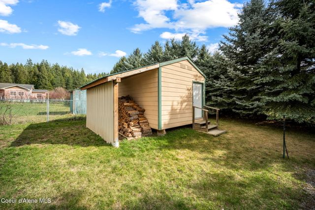 6137 Dallas LN, Bonners Ferry, ID 83805