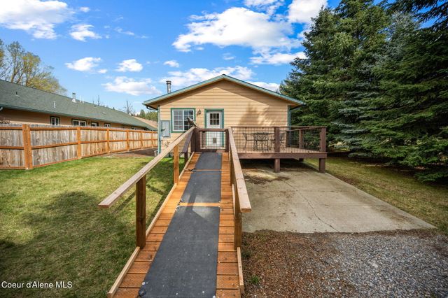 6137 Dallas LN, Bonners Ferry, ID 83805