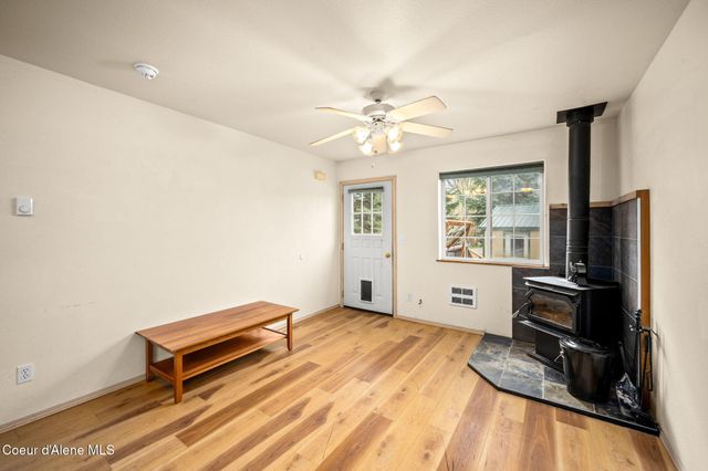 6137 Dallas LN, Bonners Ferry, ID 83805