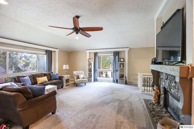 601 N Martin Drive, Bellevue, NE 68005