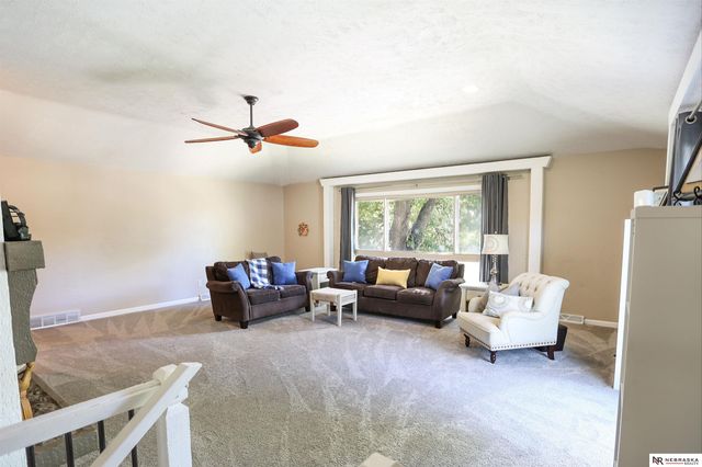 601 N Martin Drive, Bellevue, NE 68005