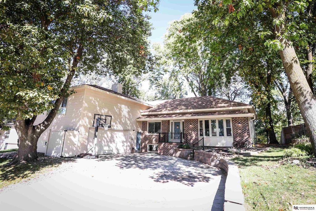 601 N Martin Drive, Bellevue, NE 68005