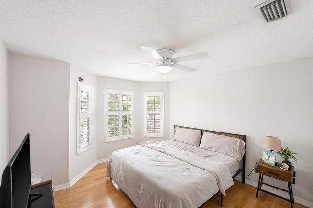 566 SW Saint Martins Cove, Port St Lucie, FL 34986