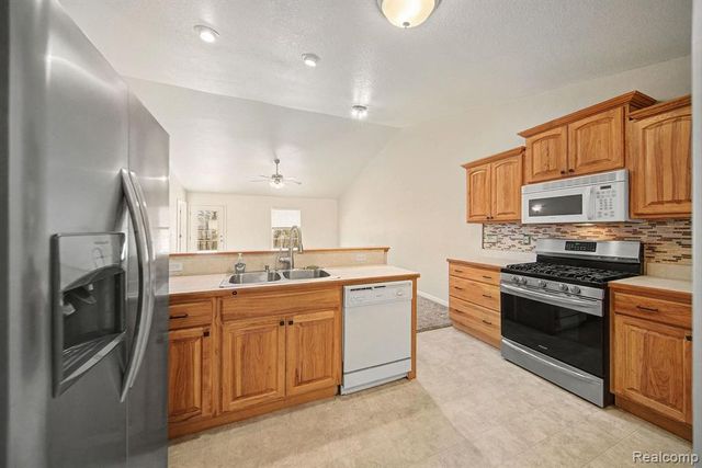 120 Stoli Court, Onsted, MI 49265