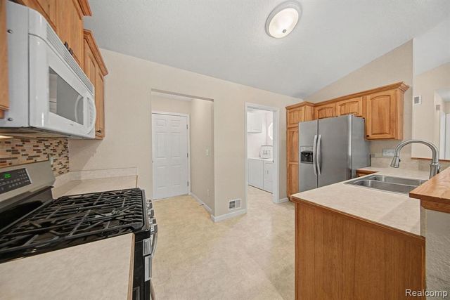 120 Stoli Court, Onsted, MI 49265