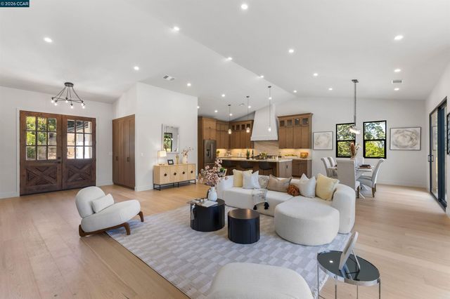 3194 Surmont Dr, Lafayette, CA 94549
