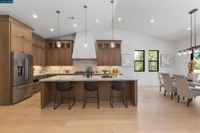 3194 Surmont Dr, Lafayette, CA 94549