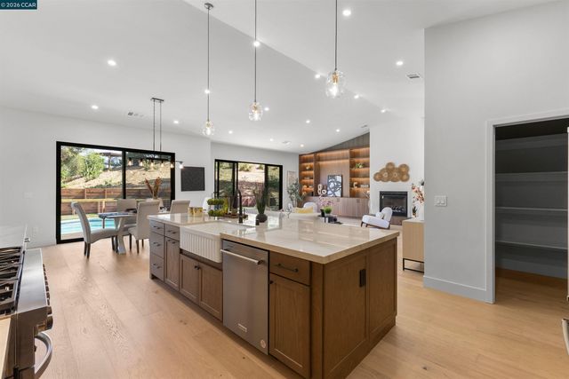 3194 Surmont Dr, Lafayette, CA 94549