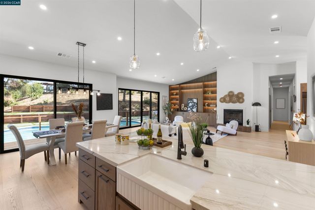 3194 Surmont Dr, Lafayette, CA 94549