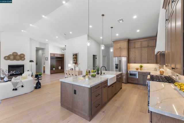 3194 Surmont Dr, Lafayette, CA 94549