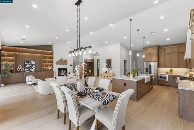 3194 Surmont Dr, Lafayette, CA 94549