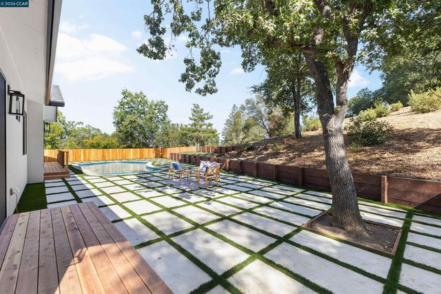 3194 Surmont Dr, Lafayette, CA 94549