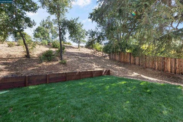 3194 Surmont Dr, Lafayette, CA 94549