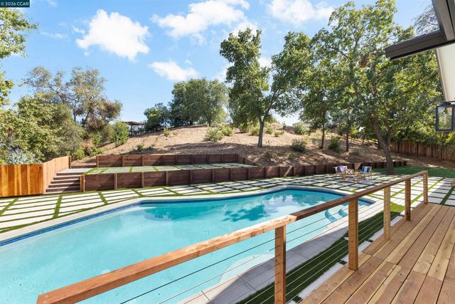 3194 Surmont Dr, Lafayette, CA 94549