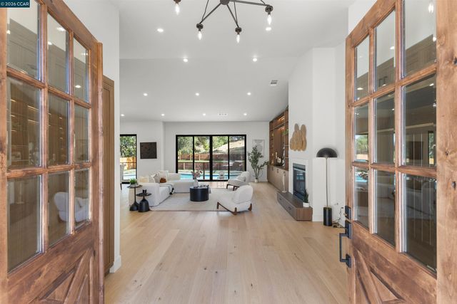 3194 Surmont Dr, Lafayette, CA 94549