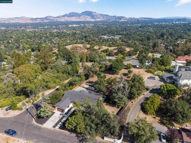 3194 Surmont Dr, Lafayette, CA 94549