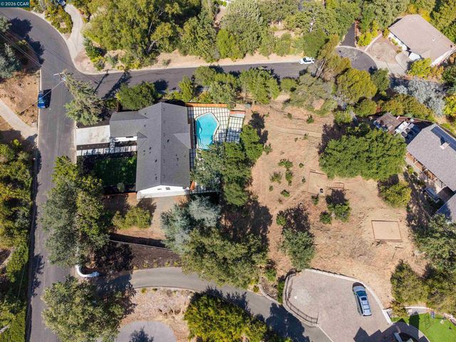 3194 Surmont Dr, Lafayette, CA 94549