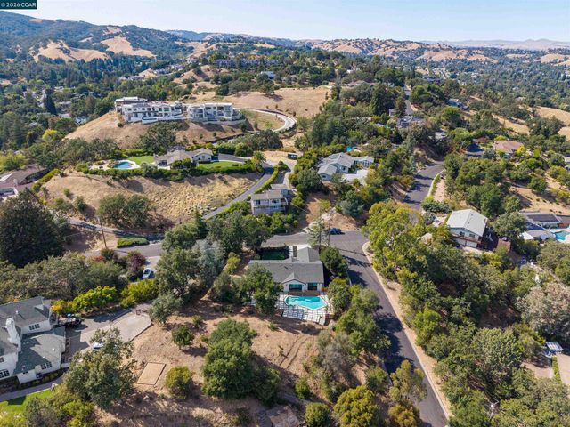 3194 Surmont Dr, Lafayette, CA 94549